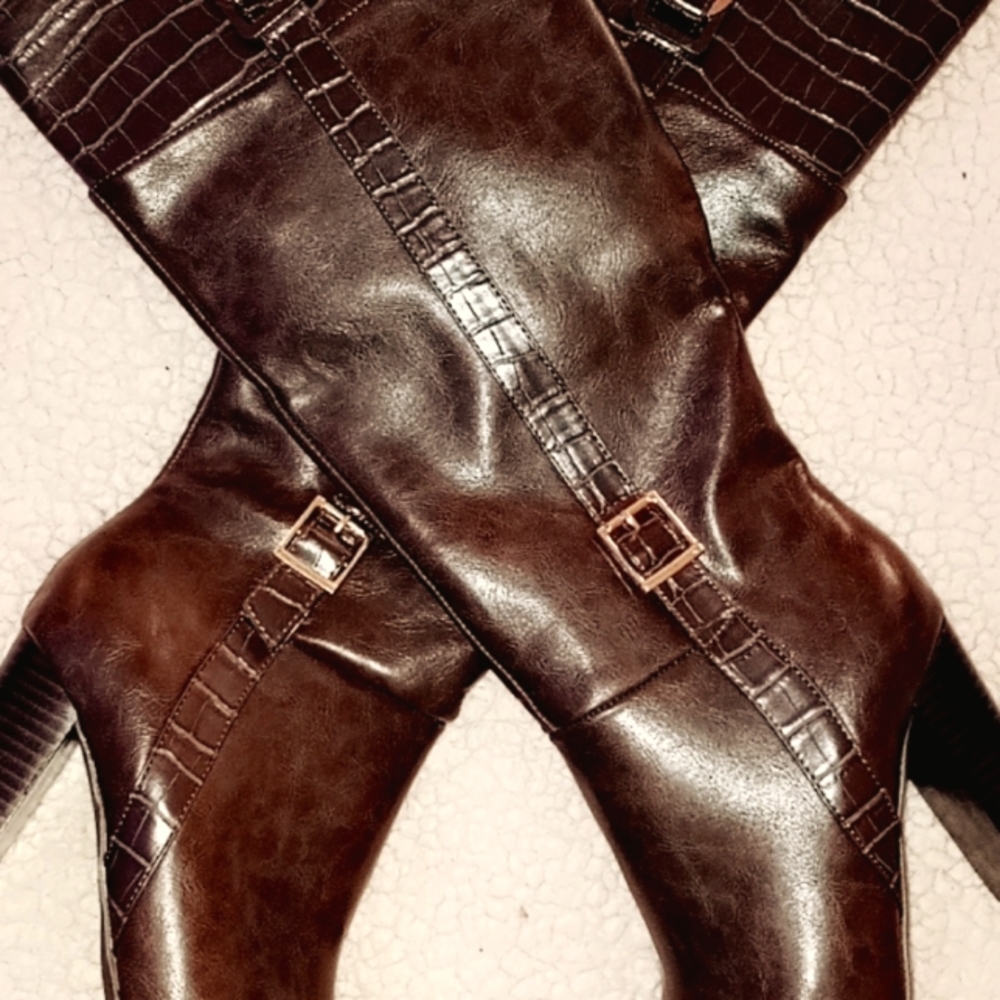 Womens Leather Heeled Boots Size 7.5